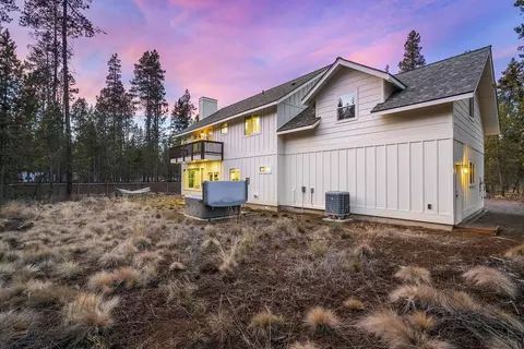 Exterior - 17349 Merganser Dr, Bend, OR 97707 photo 5 of 9