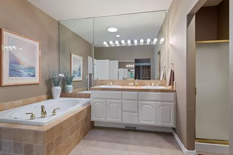 Bath - 60749 Willow Creek Loop, Bend, OR 97702 photo 1 of 3