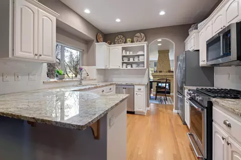 Kitchen - 60749 Willow Creek Loop, Bend, OR 97702 photo 2 of 3