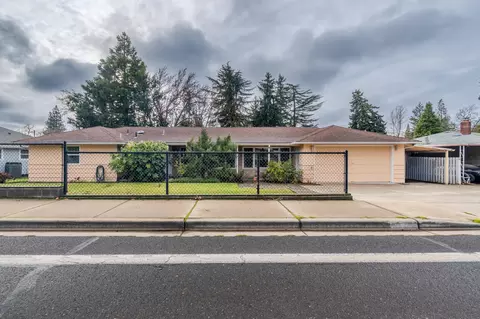 2130 E Jackson St, Medford, OR 97504