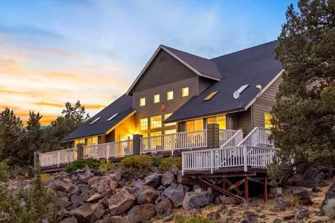 2483 NW Century Dr, Prineville, OR 97754