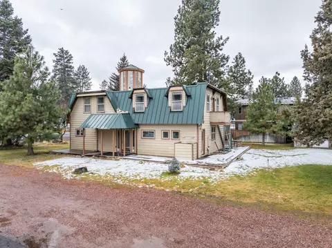 215 S Spruce St, Sisters, OR 97759