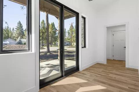 Entry Way - 17216 Jacinto Rd, Bend, OR 97707 photo 2 of 4