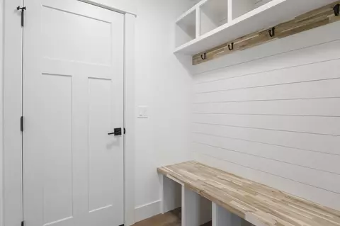 Entry Way - 17216 Jacinto Rd, Bend, OR 97707 photo 3 of 4