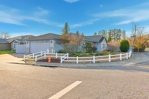 1401 Diamond St, Medford, OR 97501
