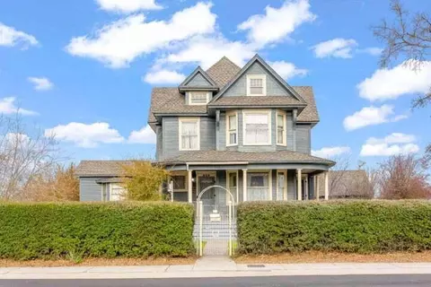 305 W 1st St, Prineville, OR 97754