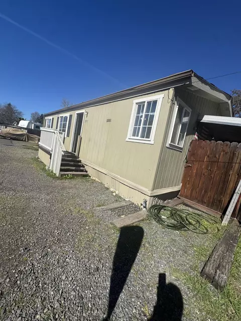 2971 Table Rock Rd, Medford, OR 97501