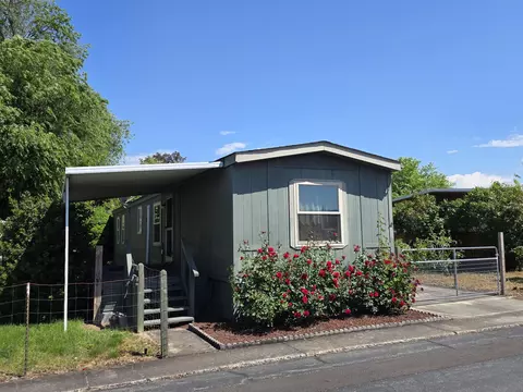 301 Freeman Rd UNIT 30, Central Point, OR 97502