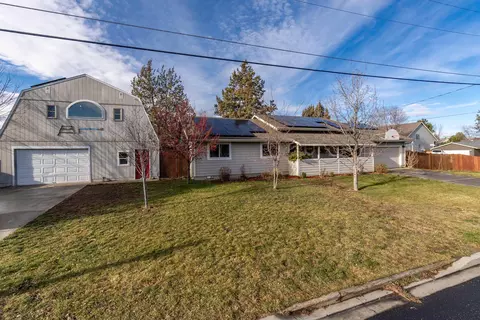1511 SW 21st Pl, Redmond, OR 97756