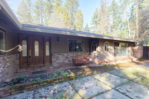 301 Canyon Dr, Grants Pass, OR 97527