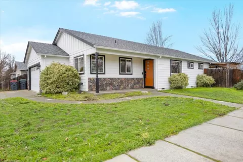 3585 Winter Run Dr, White City, OR 97503