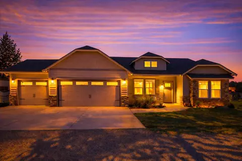 53475 Bridge Dr, La Pine, OR 97739