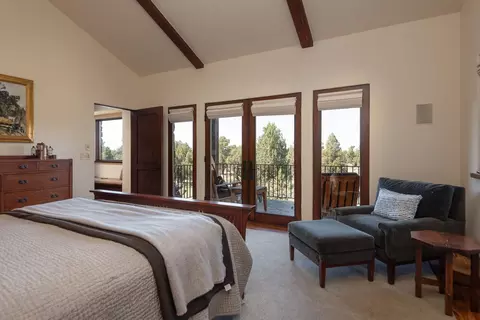 Bedroom - 23126 Switchback Ct, Bend, OR 97701 photo 6 of 8