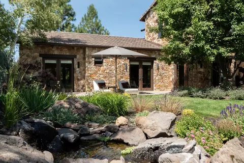 Exterior - 23126 Switchback Ct, Bend, OR 97701 photo 3 of 11