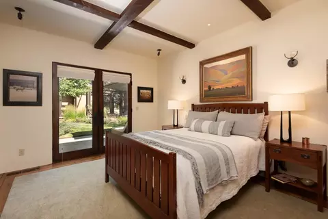 Bedroom - 23126 Switchback Ct, Bend, OR 97701 photo 3 of 8