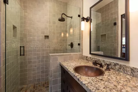 Bath - 23126 Switchback Ct, Bend, OR 97701 photo 1 of 5