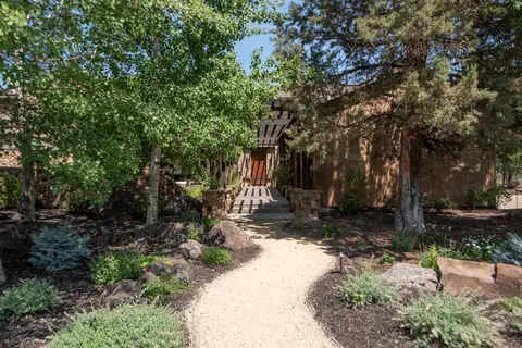 Exterior - 23126 Switchback Ct, Bend, OR 97701 photo 2 of 11