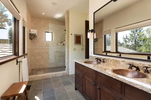 Bath - 23126 Switchback Ct, Bend, OR 97701 photo 5 of 5