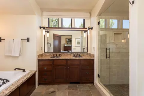 Bath - 23126 Switchback Ct, Bend, OR 97701 photo 4 of 5