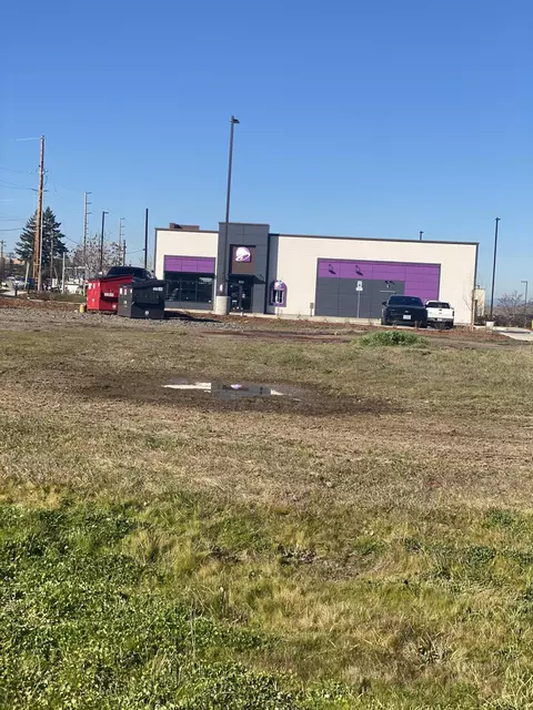 600 N Main St, Phoenix, OR 97535