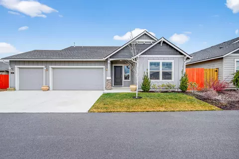 660 NW 26th St, Redmond, OR 97756
