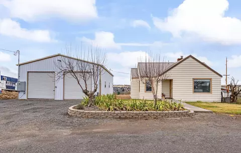 1030 S Adams Dr, Madras, OR 97741