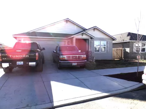 3178 NW Dogwood Ave, Redmond, OR 97756