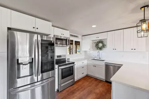 Kitchen - 66511 Ponderosa Loop, Bend, OR 97703 photo 4 of 5
