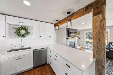 Kitchen - 66511 Ponderosa Loop, Bend, OR 97703 photo 5 of 5