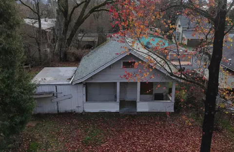 519 NW D St, Grants Pass, OR 97526