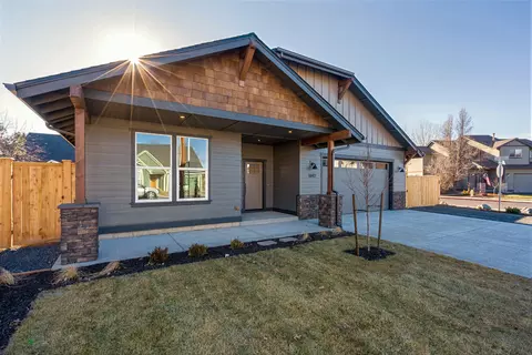 1692 NW Larch Ave, Redmond, OR 97756