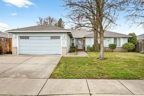 2016 Terrel Dr, Medford, OR 97501