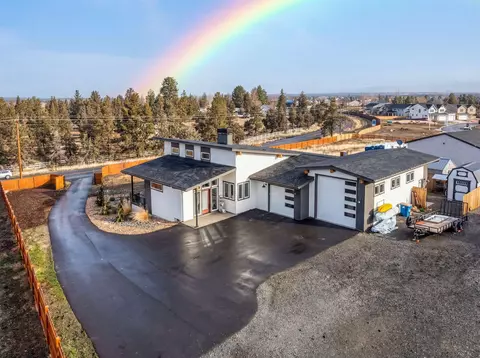 2370 SW Helmholtz Way, Redmond, OR 97756