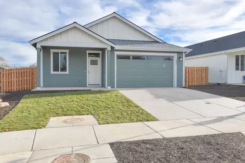 2340 SW 25th St, Redmond, OR 97756