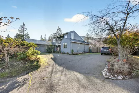 143 Ridge Rd, Ashland, OR 97520