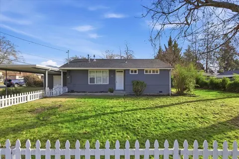 605 SW Greenwood Ave, Grants Pass, OR 97526