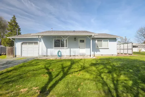2368 Redwood Ave, Grants Pass, OR 97527