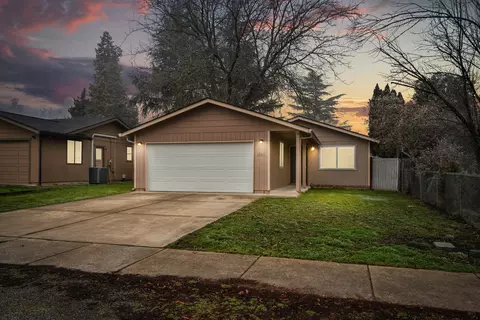 1806 Hart Ave, Medford, OR 97501