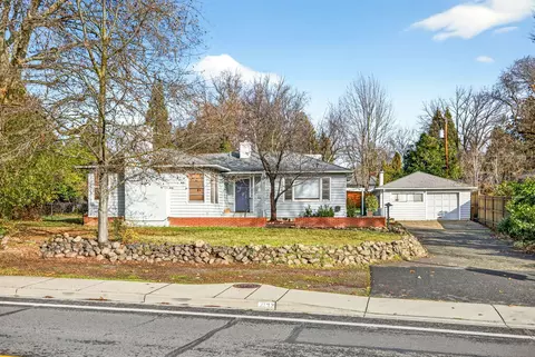2137 E Jackson St, Medford, OR 97504