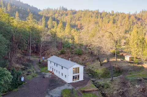 4098 Foots Creek R Fork Rd, Gold Hill, OR 97525
