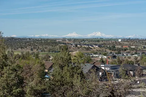 se larkspur drive, Madras, OR 97741