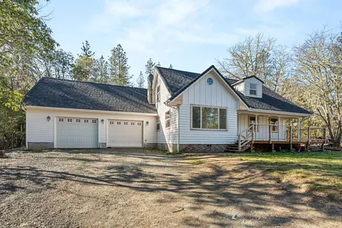 437 Cumberland Dr, Grants Pass, OR 97527