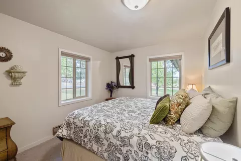 Bedroom - 32486 Modoc Point Rd, Chiloquin, OR 97624 photo 12 of 15