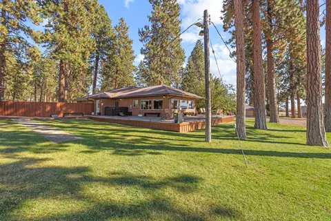 Exterior - 32486 Modoc Point Rd, Chiloquin, OR 97624 photo 3 of 45