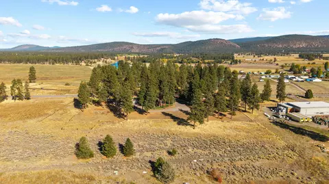 View/Area - 32486 Modoc Point Rd, Chiloquin, OR 97624 photo 2 of 11