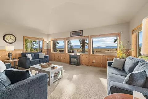 Living - 32486 Modoc Point Rd, Chiloquin, OR 97624 photo 1 of 14