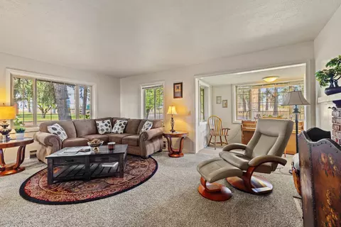 Living - 32486 Modoc Point Rd, Chiloquin, OR 97624 photo 12 of 14