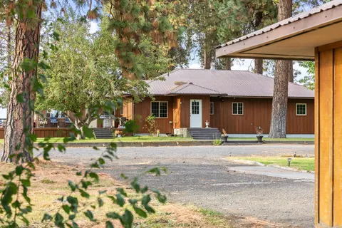 Exterior - 32486 Modoc Point Rd, Chiloquin, OR 97624 photo 10 of 45