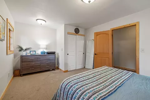 Bedroom - 32486 Modoc Point Rd, Chiloquin, OR 97624 photo 8 of 15