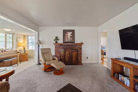 Living - 32486 Modoc Point Rd, Chiloquin, OR 97624 photo 14 of 14